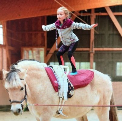 Volti_Susi_gold_2024